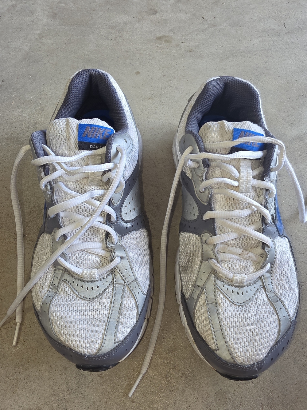 Nike Dart Men’s Size 9 Running Shoes White Gray Blue Athletic Sneakers